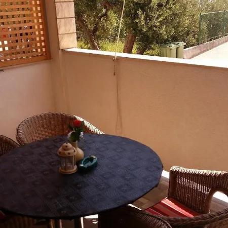 Ground Floor With Terace Apartment *