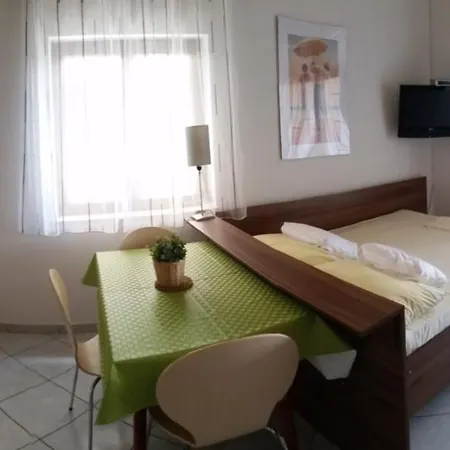 Ground Floor With Terace Apartment *